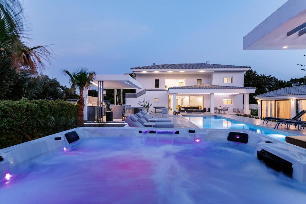 M Mansion Villa Pefki Exteriör bild